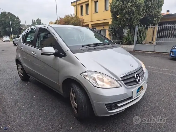 Mercedes-Benz A 160 2011 photo 2