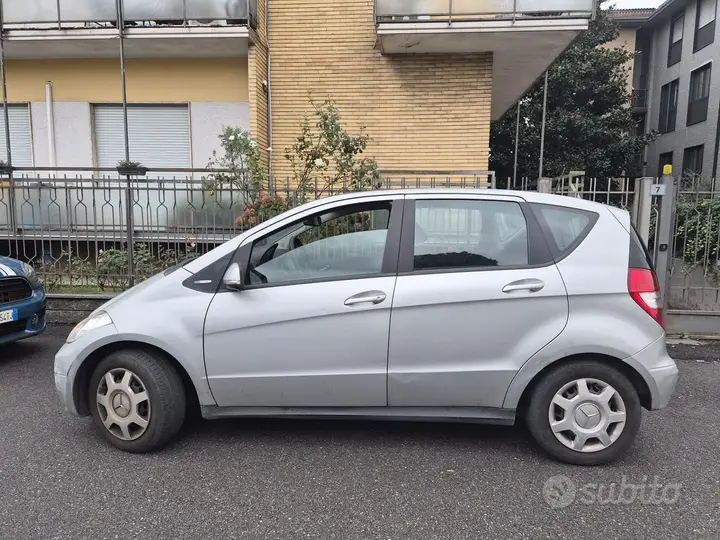 Mercedes-Benz A 160 2011 photo 3