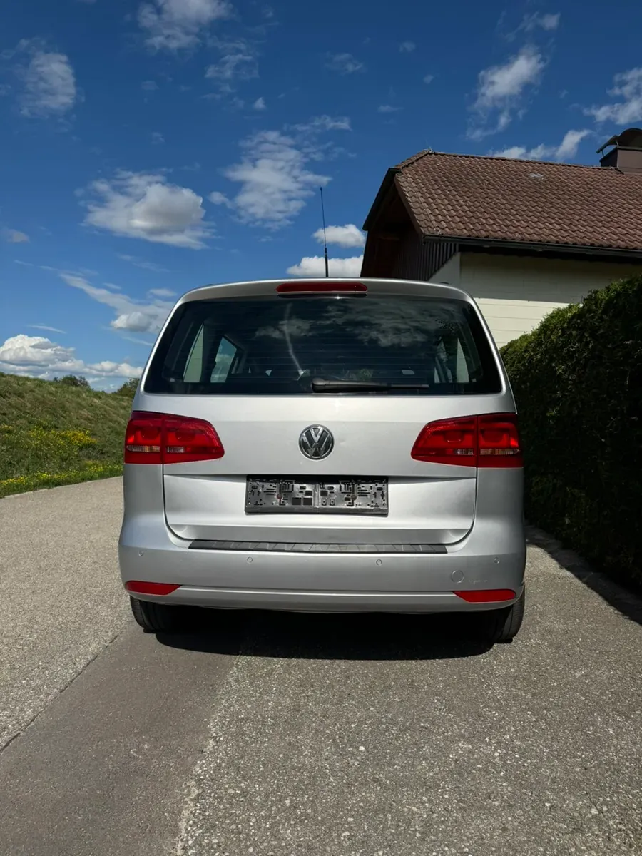 Volkswagen Touran 2013 photo 2