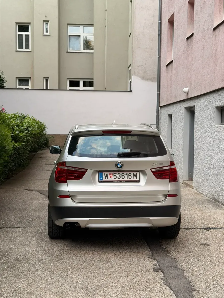 BMW X3 2011 photo 2
