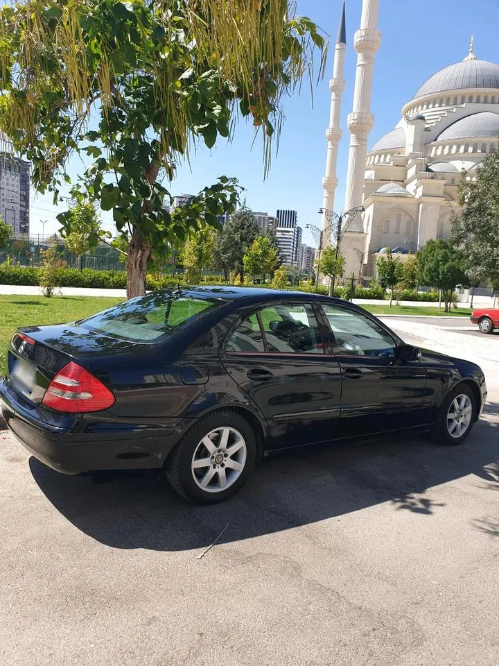 Mercedes-Benz E 220 D