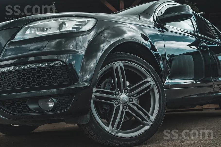 Audi Q7 2011 photo 2