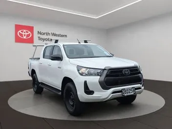 Toyota Hilux 2023 photo 2