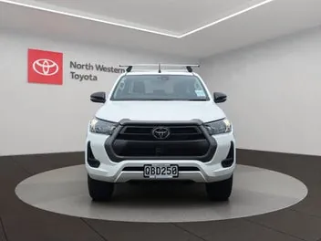 Toyota Hilux 2023 photo 3