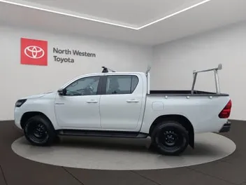 Toyota Hilux 2023 photo 5