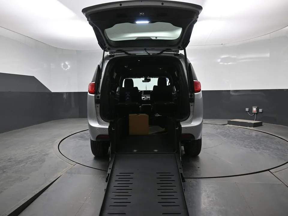Chrysler Grand Caravan 2026 photo 4