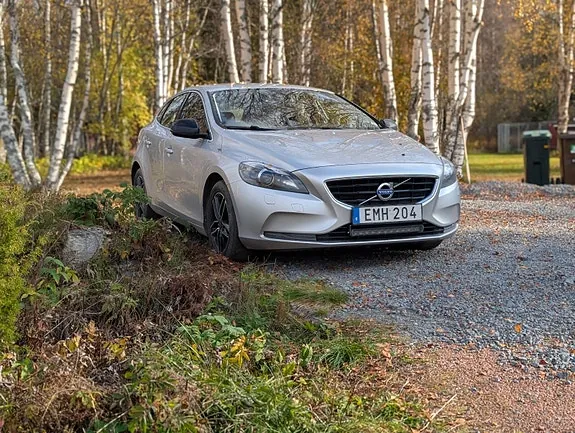 Volvo V40 2015 photo 2