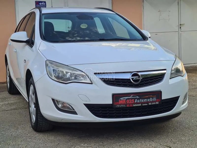 Opel Astra J 2011 photo 2
