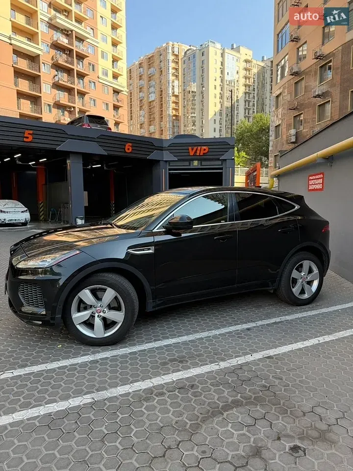 Jaguar E-Pace 2018 photo 2