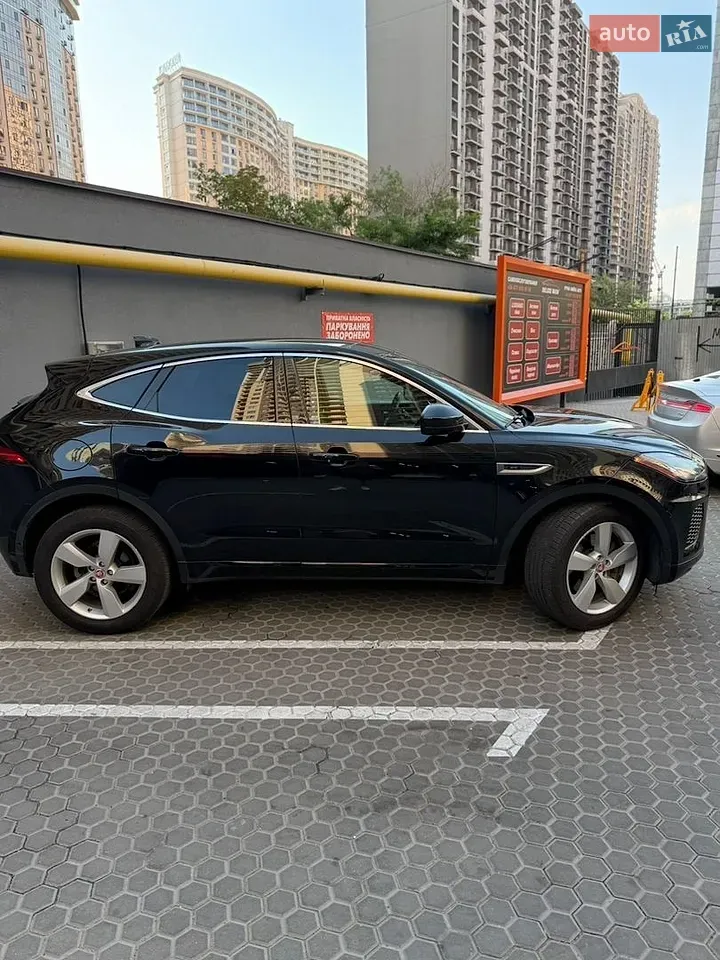 Jaguar E-Pace 2018 photo 4