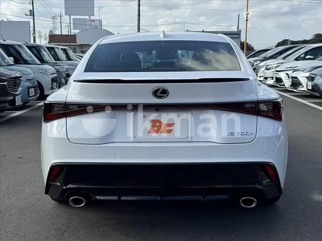 Lexus Is 300H 2026 photo 5