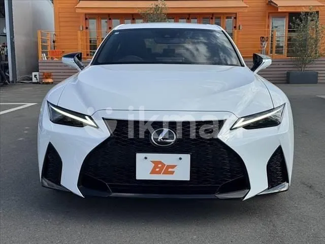 Lexus Is 300H 2026 photo 2