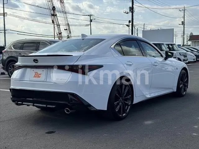 Lexus Is 300H 2026 photo 4