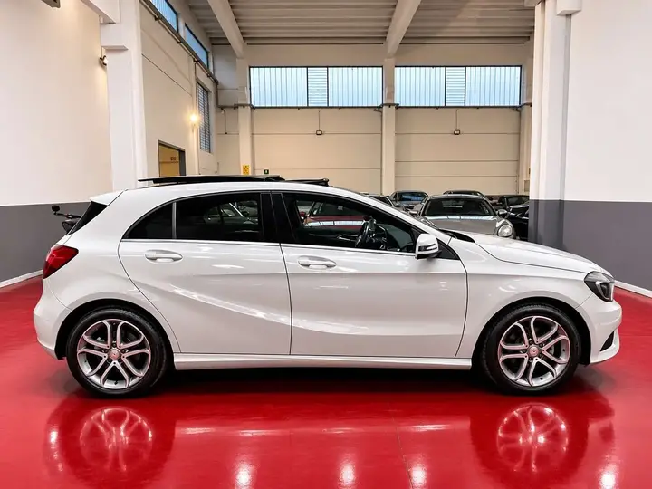 Mercedes-Benz A 180 2014 photo 2