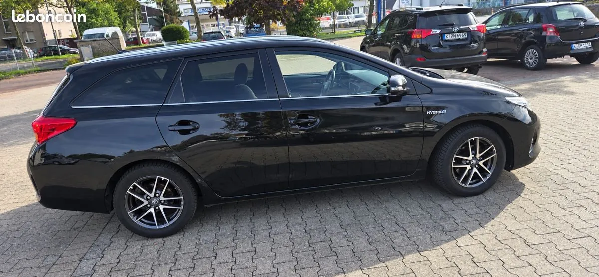 Toyota Auris 2015 photo 3