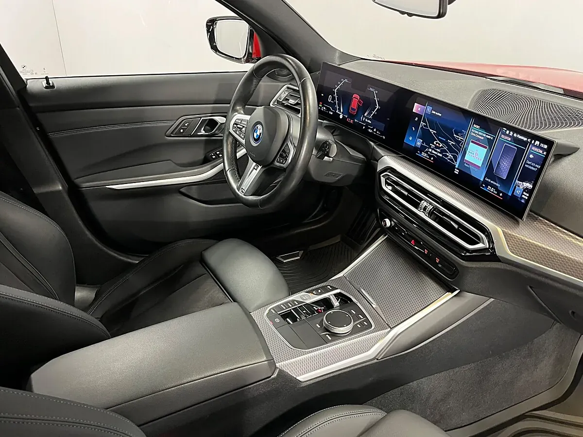 BMW 3 Series 2023 photo 2