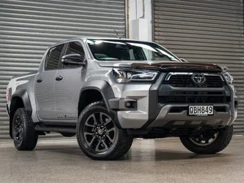 Toyota Hilux 2023 photo 2