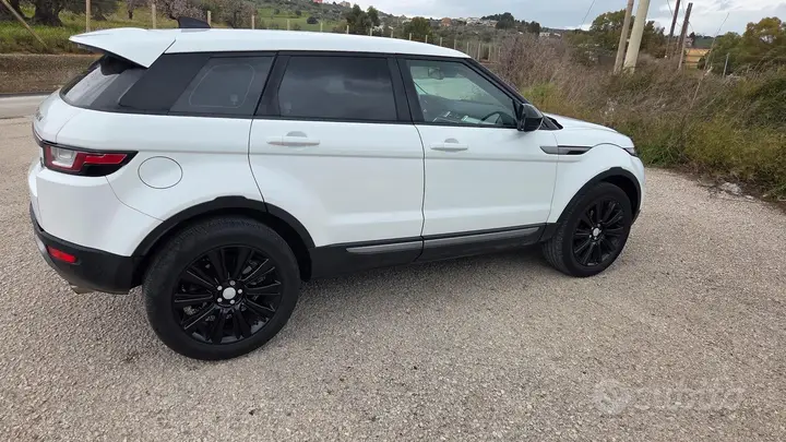 Land Rover Range Rover Evoque 2017 photo 2