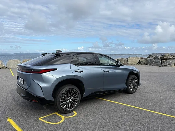 Lexus Rz450E 2024 photo 4