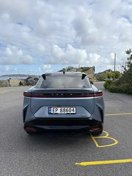 Lexus Rz450E 2024 photo 5