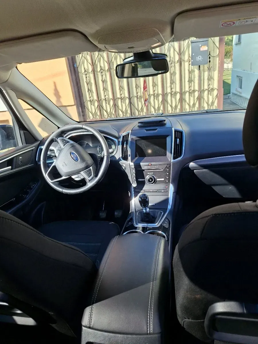 Ford Galaxy 2016 photo 2