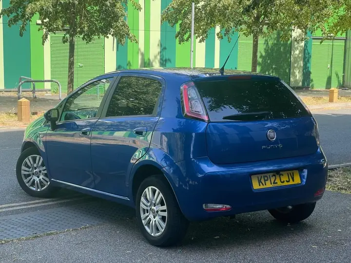 Fiat Punto 2012 photo 2