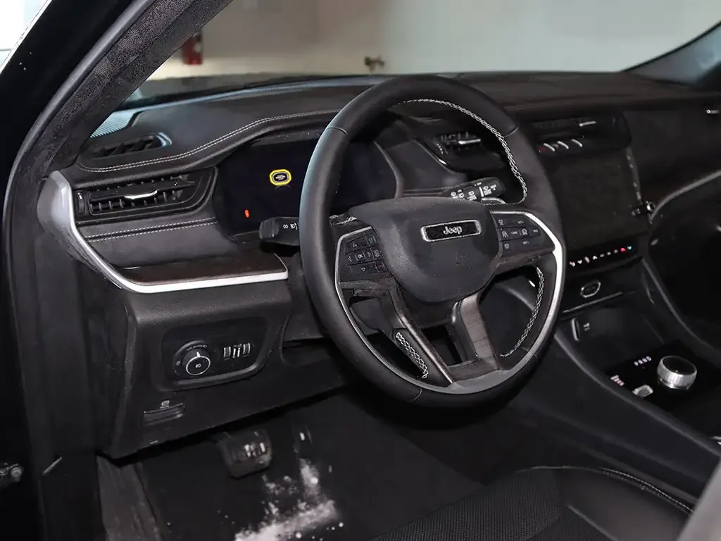 Jeep Grand Cherokee 2026 photo 5