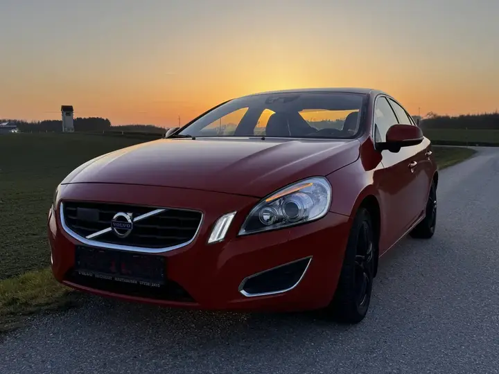 Volvo S60 2011 photo 2