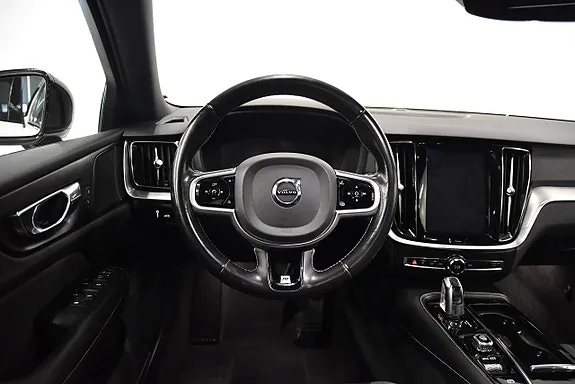 Volvo V60 2019 photo 2