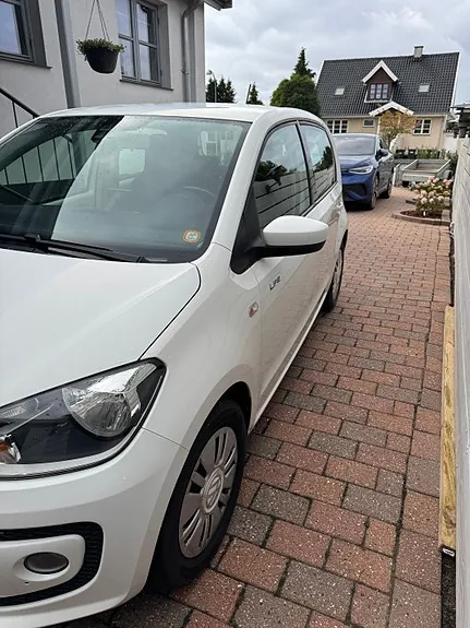 Volkswagen Up 2014 photo 2