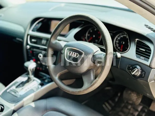 Audi A4 2012 photo 4