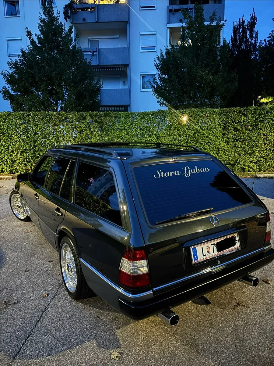 Mercedes-Benz E-Class 1993 photo 2