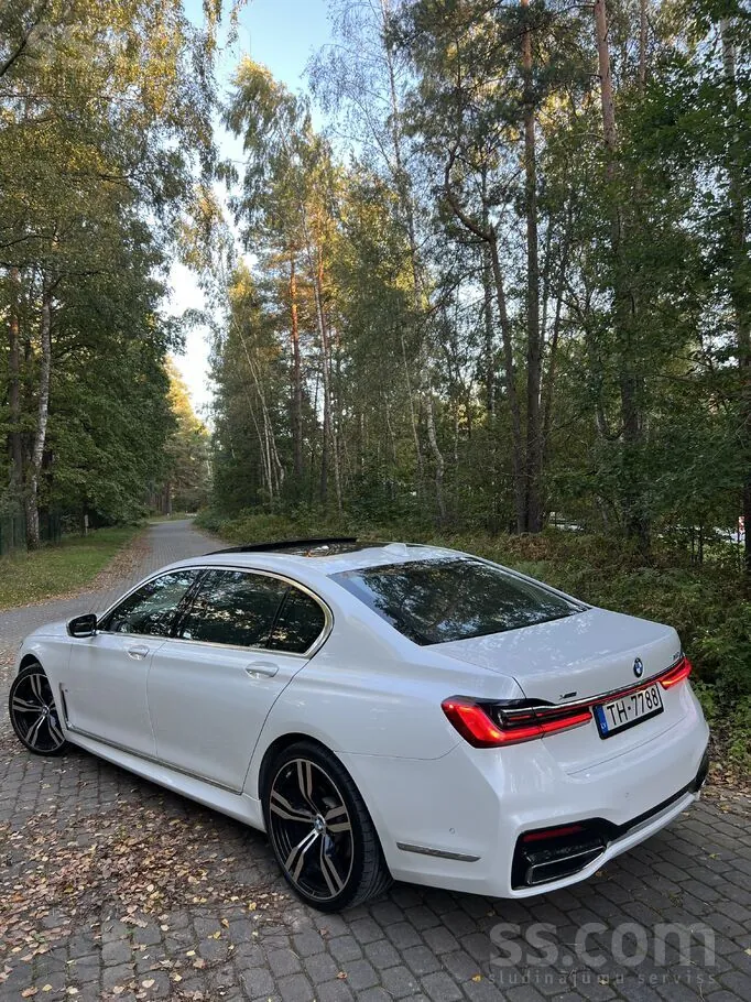 BMW 750 2017 photo 2
