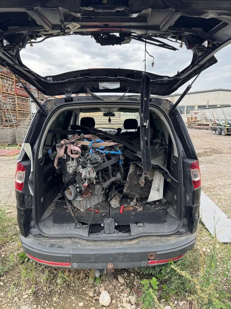 Ford Galaxy 2010 photo 2