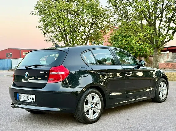 BMW 118D 2010 photo 3