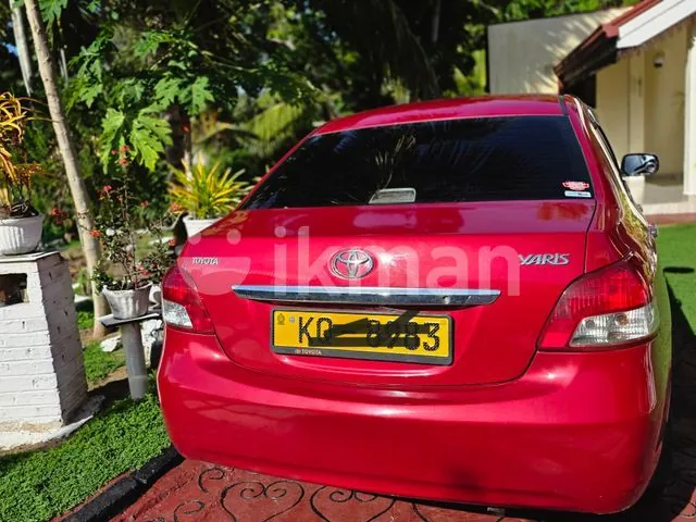 Toyota Yaris 2011 photo 2
