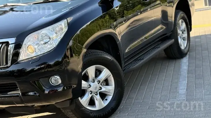 Toyota Land Cruiser 2011 photo 3