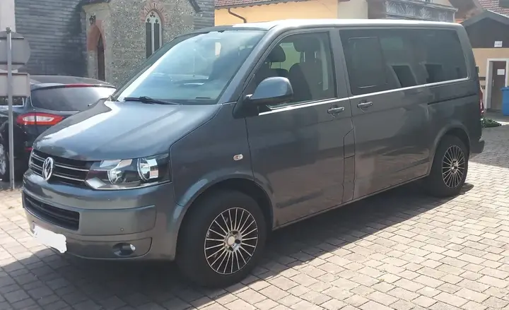Volkswagen Caravelle 2011 photo 2