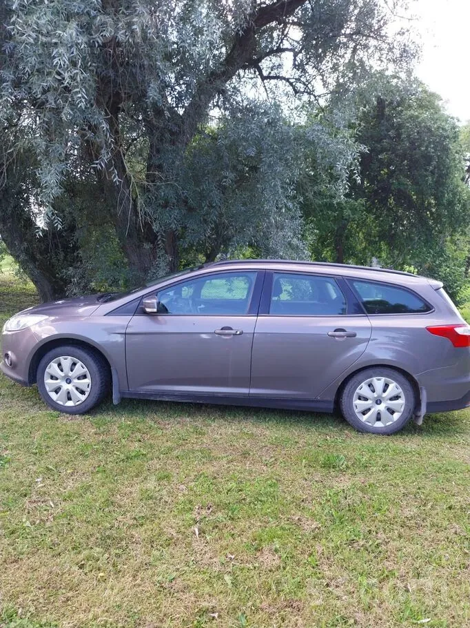 Ford Focus 2013 photo 2