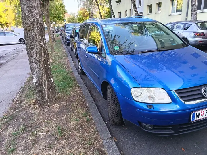 Volkswagen Touran 2004 photo 2