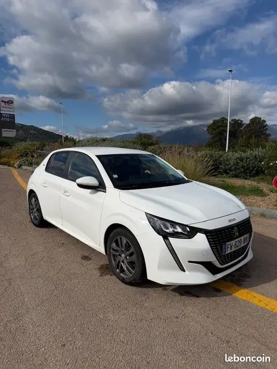 Peugeot 208 2021 photo 2