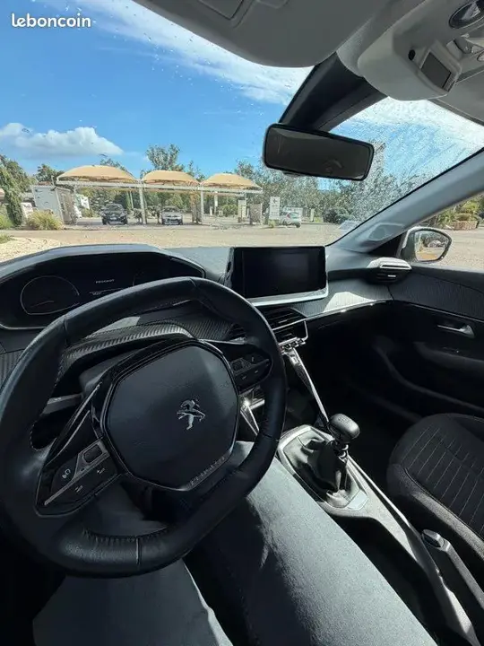 Peugeot 208 2021 photo 3