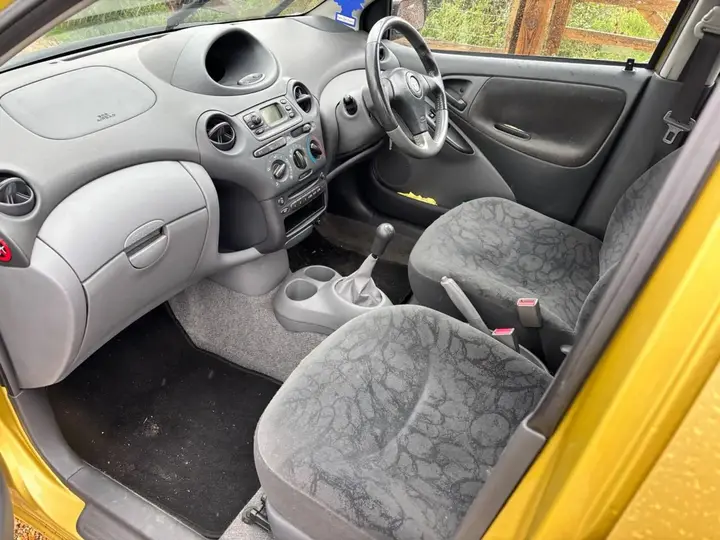 Toyota Yaris 2003 photo 3