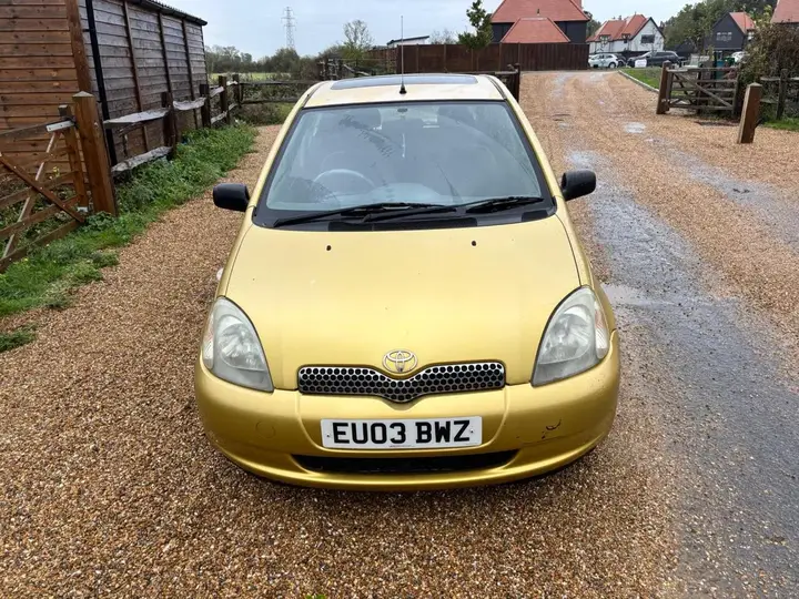 Toyota Yaris 2003 photo 2
