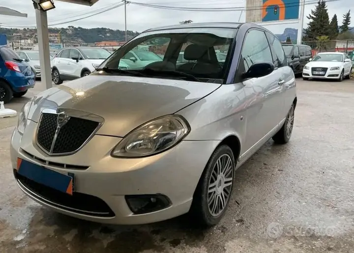Lancia Ypsilon