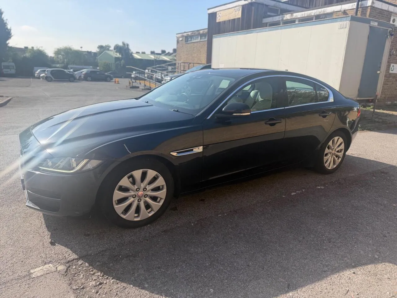 Jaguar Xe 2016 photo 4