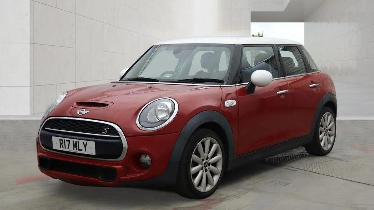Mini Hatch 2017 photo 2
