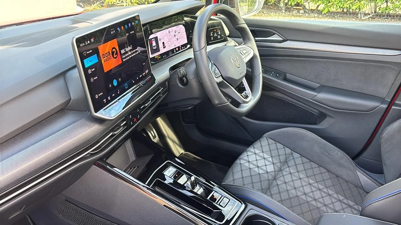 Volkswagen Golf 2026 photo 2