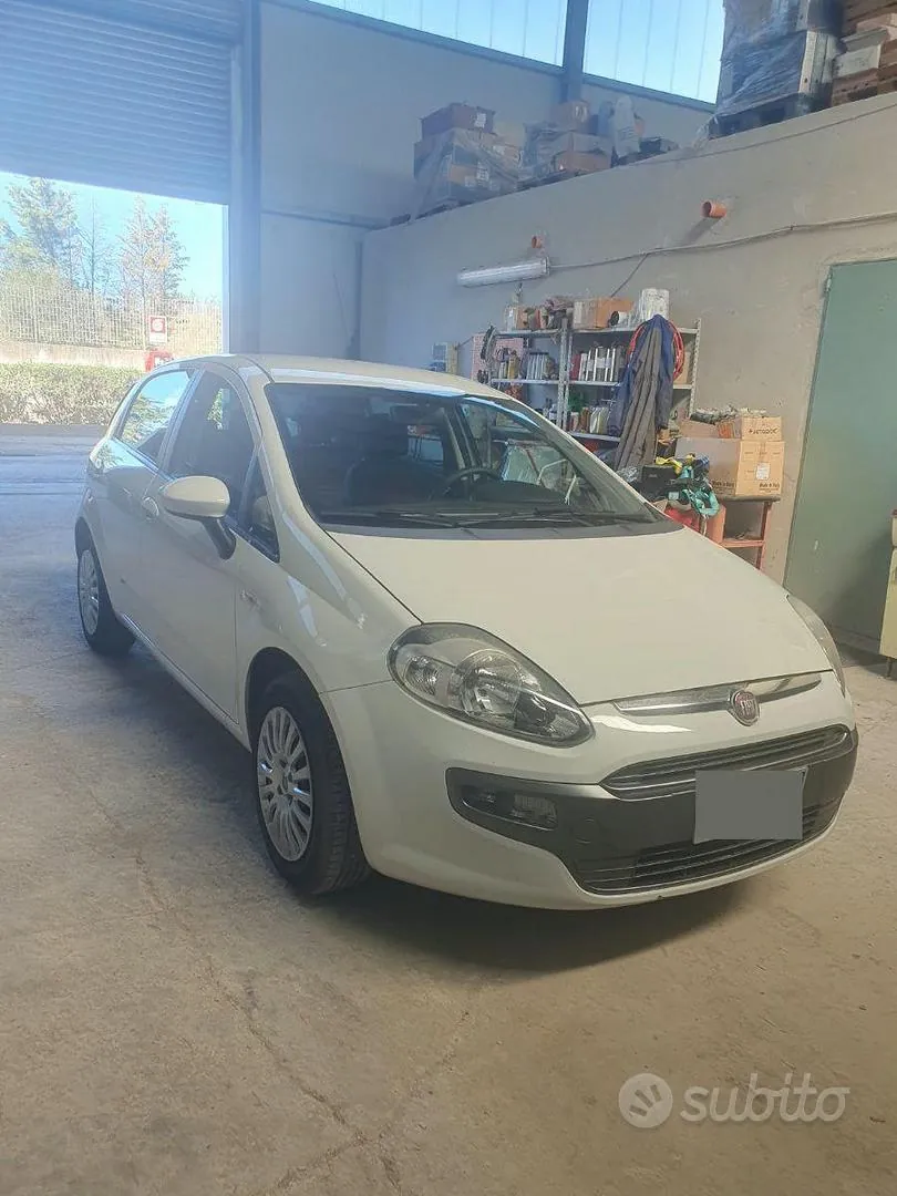 Fiat Punto 2011 photo 2