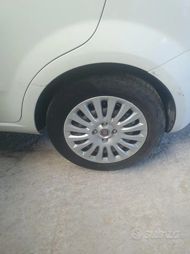 Fiat Punto 2011 photo 4